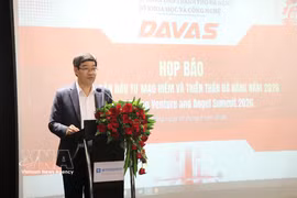 Le Son Phong, Deputy Director of the Da Nang Department of Science and Technology, speaks at the press conference announcing the Da Nang Venture and Angel Summit 2026. (Photo: VNA)