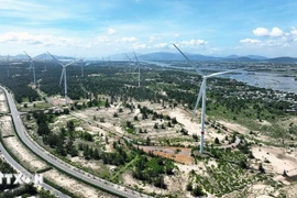 Phuong Mai Wind Power Plant comprises 11 turbines with a total capacity of 26.4 MW and an investment of 1 trillion VND, located in the Nhon Hoi Economic Zone, Gia Lai province (Photo: VNA)