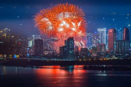 The modern beauty of Da Nang city during a spectacular fireworks night. (Photo: Tran Ngoc Tien)