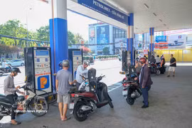 A filling station of Petrolimex. Increasing energy prices have pushed up production and logistics expenses, spreading cost pressures across multiple goods and service categories (Photo: VNA)