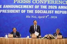 Deputy Minister of Public Security Senior Lieutenant General Le Van Tuyen (standing) speaks at the press conference on April 9. (Photo: VNA)