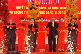 Deputy Prime Minister Nguyen Hoa Binh and other officials join the opening ceremony of Da Nang Software Park 2. (Photo: VNA)