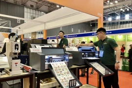 Many machines and automated devices are on display at the 23rd Vietnam International Printing and Packaging Industry Exhibition - VietnamPrintPack 2025 in HCM City. (Photo: VNA)
