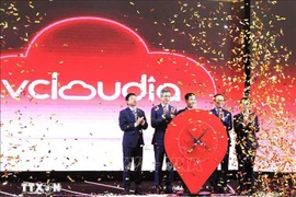 At the launch of the international cloud computing brand Vcloudia in Cambodia. (Photo: VNA)