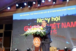 Tran Quang Vinh, Deputy Director of the Vietnam Exhibition Centre for Culture and Art under the Ministry of Culture, Sports and Tourism, speaks at the opening ceremony of the Vietnam Family Day 2025 in Dak Lak on June 25, 2025. (Photo: VNA)