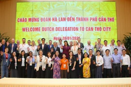 Delegates from Can Tho City and the Netherlands at the meeting. (Photo: VNA)