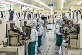 A modern production line of Hana Micron Vina Co., Ltd. invested by the Republic of Korea at Van Trung Industrial Park in Bac Ninh province. (Photo: VNA) 