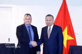 General Secretary of the Communist Party of Vietnam (CPV) Central Committee and President To Lam (right) meets with Craig Bradshaw, CEO of EQ Resources Limited of Australia. (Photo: VNA)