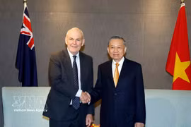 General Secretary of the Communist Party of Vietnam Central Committee and President To Lam (R) and Steven Joyce, Acting President of the New Zealand–Vietnam Friendship Association, at their meeting in Auckland on August 12, 2026. (Photo: VNA)
