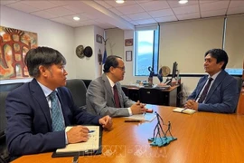 Vietnamese Ambassador to Chile Nguyen Viet Cuong meets with Governor of Antofagasta Ricardo Heriberto Díaz Cortés. (Photo: VNA)