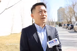 Professor Qu Qiang of the Minzu University of China grants an interview to the Vietnam News Agency. (Photo: VNA)