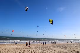 Mui Ne in Lam Dong province is becoming a popular destination for those who love water sports. (Photo: VNA)