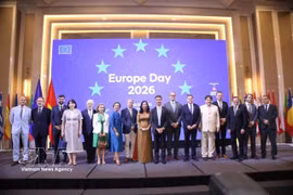 Participants pose for a group photo at the ceremony in Hanoi on the evening of May 8,2026, to celebrate Europe Day (May 9). (Photo: VNA)
