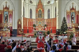 Christmas atmosphere inside Hai Phong Cathedral in Hai Phong city. (Photo: VNA)