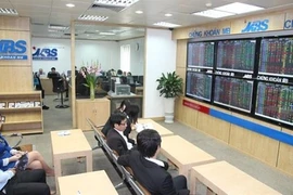 Investors track the market's movements on a trading floor of MB Securities. (Photo: VNA)