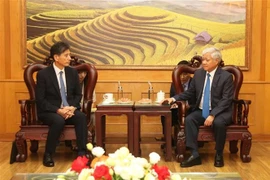Politburo member, Secretary of the Party Central Committee and President of the Vietnam Fatherland Front (VFF) Central Committee Do Van Chien (R) receives Chairman of the Korea – Vietnam Economic and Cultural Association (KOVECA) Kwon Sung Taek in Hanoi on August 25. (Photo: VNA)