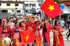 "Vietnam–Malaysia Friendship Ao Dai” collection by the Vietnam Ao Dai Heritage Club in Kuala Lumpur leaves a deep impression on viewers (Photo: VNA)