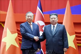 General Secretary of the Communist Party of Vietnam (CPV) Central Committee To Lam (left) and General Secretary of the Workers' Party of Korea and President of the State Affairs of the DPRK Kim Jong Un. (Photo: VNA) 