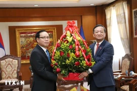 Lao Deputy Minister of Foreign Affairs congratulates the CPV's 95th anniversary (Photo: VNA)