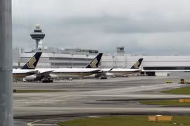 The sustainable aviation fuel levy will apply to flights departing Singapore from 2027. (ST PHOTO: BENJAMIN SEETOR)