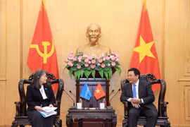 HCMA President Prof. Dr. Nguyen Xuan Thang (R) receives UNICEF Regional Director for East Asia and the Pacific June Kunugi on November 25, 2025 (Photo: VNA)