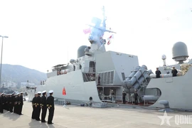 The farewell ceremony for Frigate 015-Tran Hung Dao at the Kure Naval Base. (Photo: qdnd.vn)