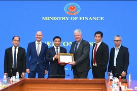 Finance Minister Nguyen Van Thang (third, from left) and Eduard Stiphout, Senior Vice President in charge of strategic supply chain and procurement at ASML (third, from right). (Photo: The Courtesy of the MoF)