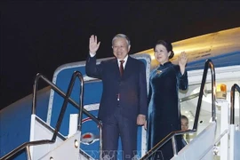 General Secretary of the Communist Party of Vietnam (CPV) To Lam and his spouse Ngo Phuong Ly leave the Wattay International Airport in Vientiane on December 2 evening, successfully concluding their two-day state visit to Laos.(Photo: VNA)