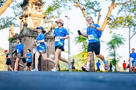Runners compete in the Standard Chartered Hanoi Heritage Marathon 2024 (Photo: organising board)