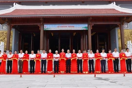 National Assembly Chairman Tran Thanh Man joins the ribbon-cutting ceremony to inaugurate the memorial site dedicated late Party General Secretary Le Duan in Trieu Thanh commune, Trieu Phong district, Quang Tri province. (Photo: VNA)