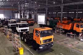 Automobile assembly at GMA Automotive Industry in Kim Dong district, Hung Yen province. (Photo: VNA)