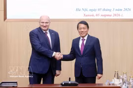 Vietnamese Minister of Public Security General Luong Tam Quang (R) meets with Russian Minister of Civil Defence, Emergencies and Disaster Relief Aleksandr Kurenkov on March 5. (Photo: VNA)