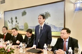 Nguyen Thanh Tung, head of the VEPH delegation, speaks at the meeting with Cuban Vice Minister of Higher Education Reynaldo Veláquez Zaldivar. (Photo published by VNA)