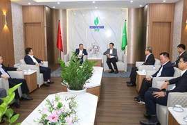BSR leaders receive Lao Ministry of Industry and Commerce (Photo: VNA)