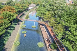 The project will feature multiple architectural highlights, including pedestrian bridges. (Photo: Sun Group)