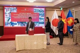 Officials and staff of the Vietnamese Embassy in Japan donate in support of disaster-affected communities at home. (Photo: VNA)