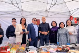 The Vietnamese booth at the “Piraeus Taste Festival 2025” welcomes international friends. (Photo courtesy of the Vietnamese Embassy in Greece)