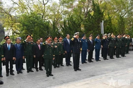 Vietnamese Minister of National Defence General Phan Van Giang and his Chinese counterpart Senior Lieutenant General Dong Jun attend a wreath-laying ceremony at the memorial dedicated to fallen revolutionary soldiers of Vietnam and China, located in the China – Vietnam Friendship Park in Dongxing city, on March 19. (Photo: qdnd.vn)