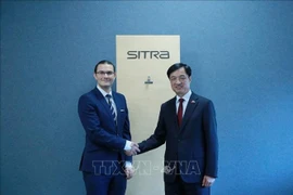 Nguyen Duy Ngoc (right), Politburo member, Chairman of the Party Central Committee's Inspection Commission, pays a working trip to SITRA, the Finnish Innovation Fund (Photo: VNA)