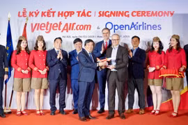 Vietjet and OpenAirlines sign a strategic partnership agreement in Hanoi on February 6. (Photo courtesy of Vietjet)