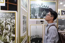 A young visitor at the exhibition. (Photo: VNA)