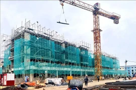 The Bao Ninh 2 social housing project in Quang Tri is accelerating construction to meet its planned handover to buyers in the third quarter of 2026. (Photo: VNA)
