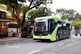 Ho Chi Minh City aims for 100% of its buses to use electricity and green energy by 2030. (Photo: VNA)