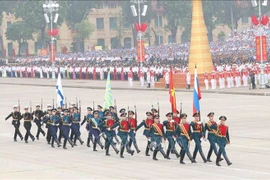 Personnel of the Russian Federation's armed forces march through Ba Dinh Square in the parade on September 2, 2025. (Photo: VNA)