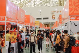 People visit the Autumn Fair 2025 at the Vietnam Exposition Centre in Dong Anh commune, Hanoi. (Photo: VNA)