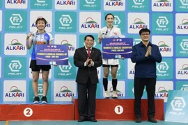 The gold and silver medals awarded to winners in the women's singles (Photo: Nhandan.vn)