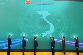 Officials mark the launch of the farm produce traceability system. (Photo: kinhtedothi.vn)