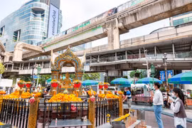 Erawan Shrine is a Hindu shrine located in front of Grand Hyatt Erawan Hotel at the Ratchaprasong intersection on Ratchadamri Road in Lumphini Sub-district, Pathum Wan district, Bangkok. (Photo: tourismthailand.org)