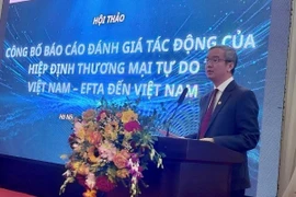 Dao Ngoc Tien, Vice Rector of Foreign Trade University, speaks at the event. (Photo: doanhnghiepvn.vn)