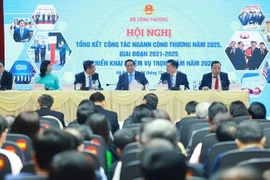 Prime Minister Pham Minh Chinh (third from right) attends the conference. (Photo: VNA)